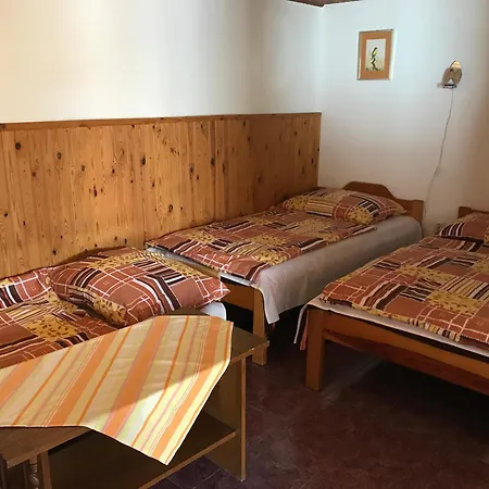 Erika-vendeghaz Daire Poroszló