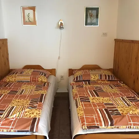Erika-vendeghaz * Poroszló